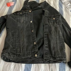 Mens jean jacket but women can wear